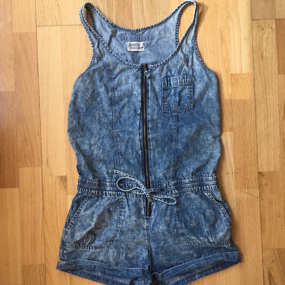 2/$35💋Scarlet Boulevard Denim Romper -Small - Picture 1 of 5